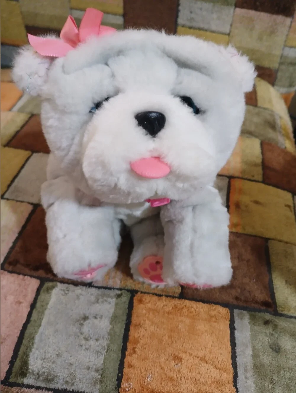 Little Live Pets Toy Wrinkles girl  Bella Kissing Puppy Bulldog